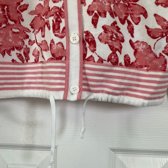 olsen Cardigan, red and white floral pattern, medium size (but feels like large) - Picture 3 of 5